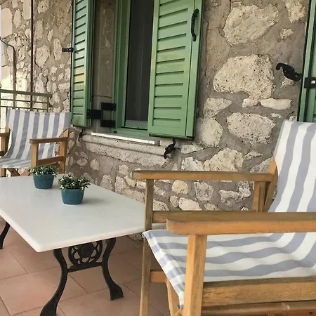 Traditional Stonehouse In Kavalos Semesterbostad