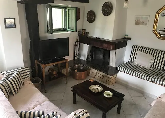 Traditional Stonehouse In Kavalos Asprogerakata